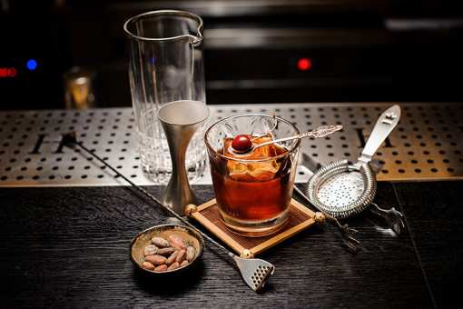 7 Best Speakeasies in Hawaii!